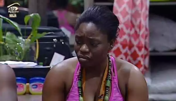#BBNaija: Bisola looked stunned after Tboss revealed to her that her crush, TTT has a child (Video)